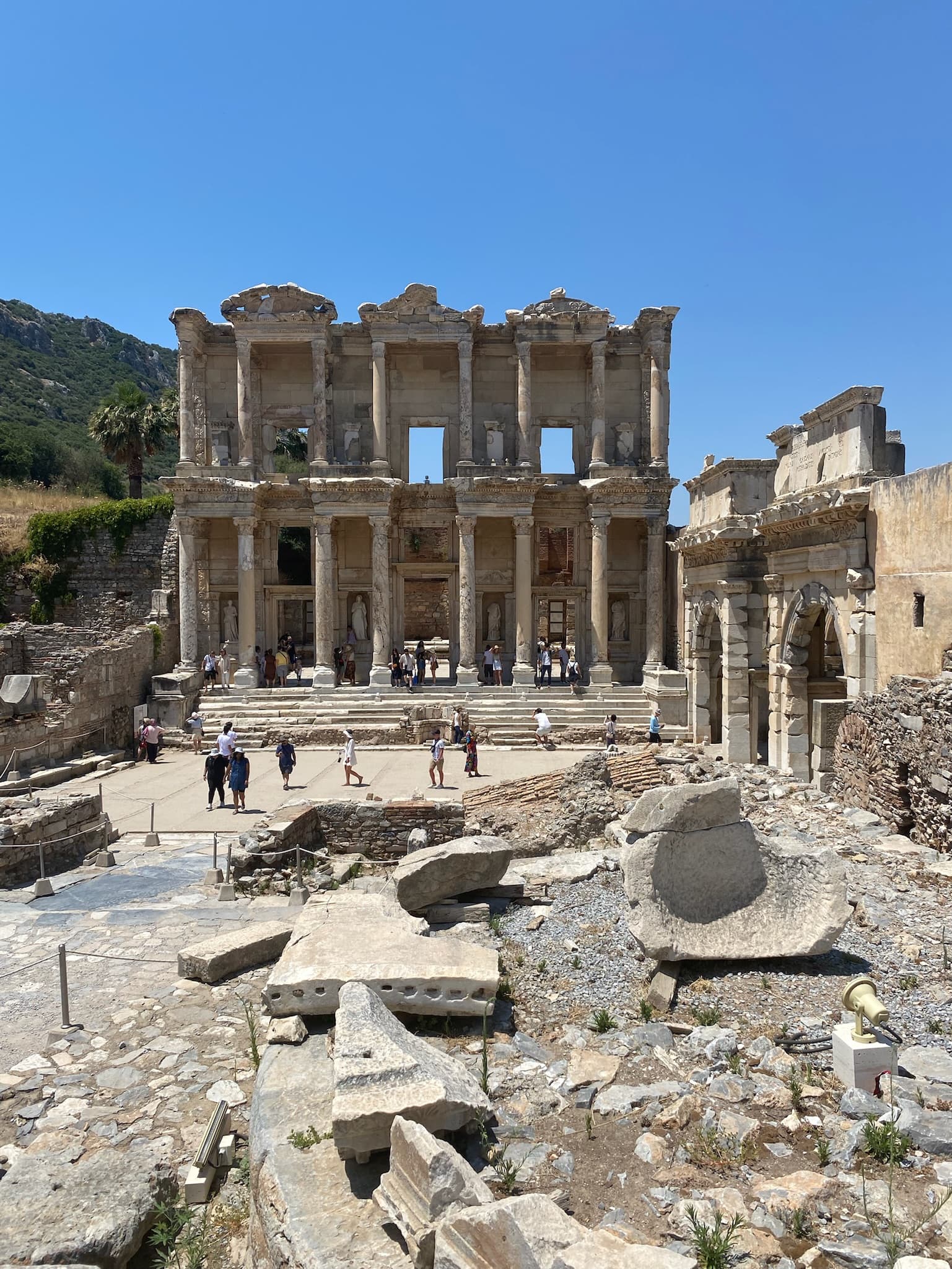 セルチュク・エフェソス旅ログ｜38℃の暑さで見たかった遺跡へ