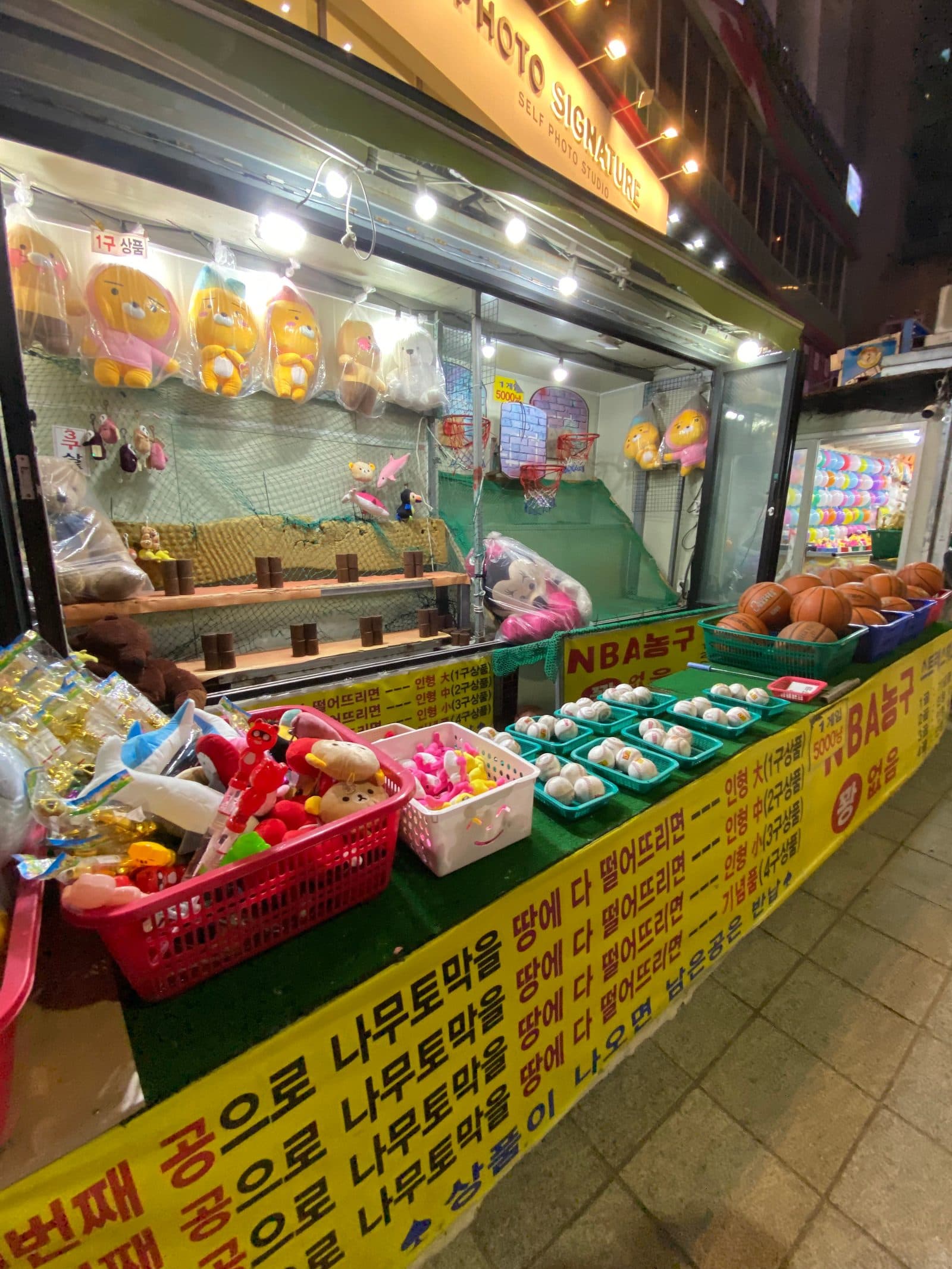 夜の市場の屋台