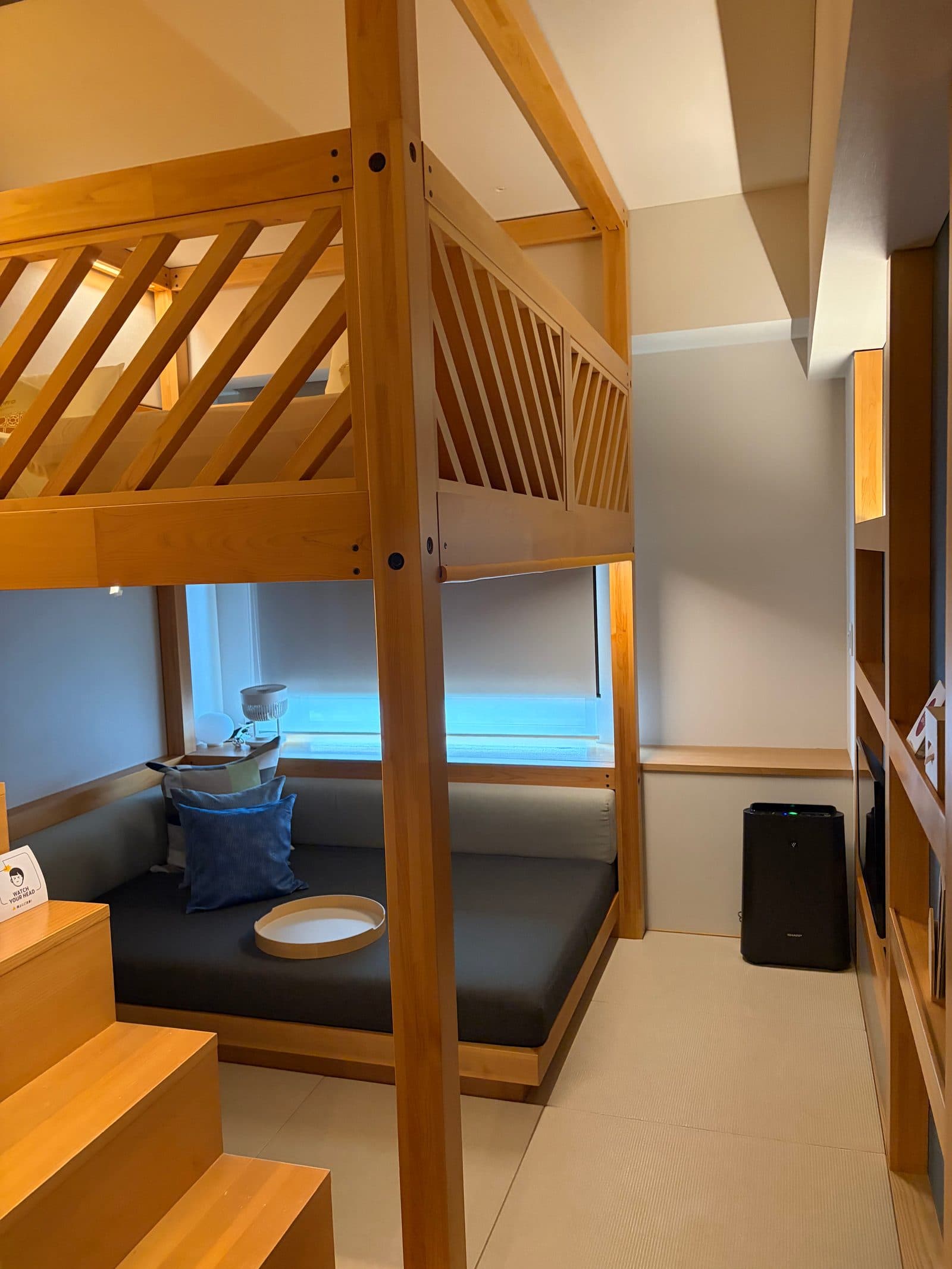 星野リゾートの木のロフトのある部屋